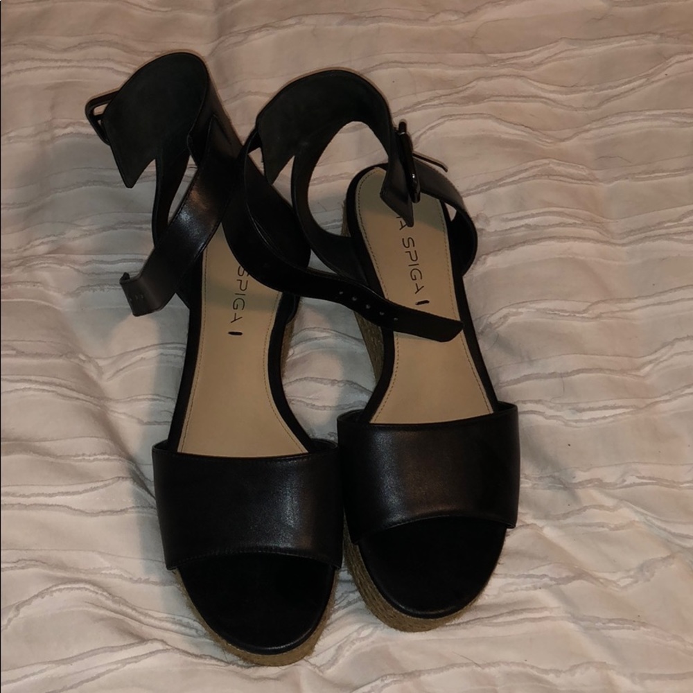 Via Spiga flatforms